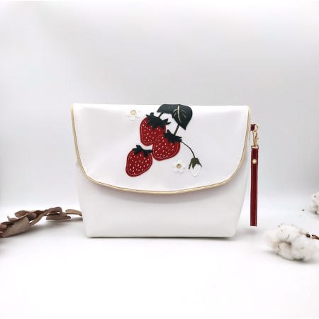 Trousse de toilette fraises, blanc, vert et rouge, en cuir végane