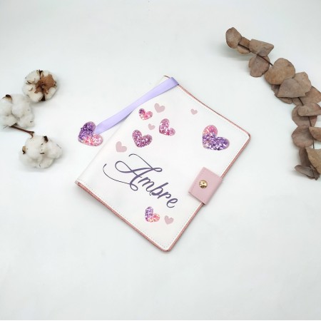 Protège carnet de santé coeurs, rose, violet, doré, blanc , en cuir végane