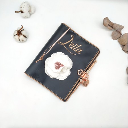 Agenda planner pivoine rechargeable avec cadenas , en cuir végane personnalisé