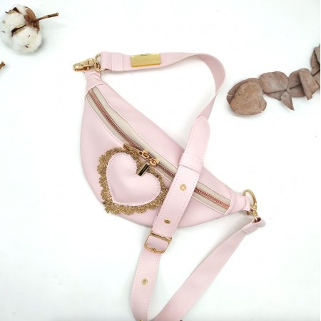 Le sac banane taille enfant coeur ex voto, rose en cuir végane à personnaliser