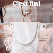 ✨ Nouvelle organisation – cap sur 2026 ✨

À partir d’aujourd’hui, le site est officiellement fermé pour le reste de l’année 2025 🛑
Aucune commande ne sera possible d’ici là, le temps pour moi de poser les bases d’une nouvelle organisation plus sereine 💭

👉 Réouverture du site le 10 janvier 2026, uniquement pour les commandes personnalisées.

🛍️ Nouveau fonctionnement dès 2026 :
• Du 1er au 10 de chaque mois : live shopping
• À partir du 10 : ouverture du site pour les commandes (en quantité limitée)
• Le site fermera dès que le quota sera atteint
• Objectif : maximum 2 semaines de délai, pour expédier toutes les commandes avant le live du mois suivant ✨

Cette réorganisation est nécessaire pour m’adapter aux évolutions de ma vie professionnelle.
Mon activité Chogan prend aujourd’hui une place importante et est devenue un véritable métier à part entière.
Il ne s’agit absolument pas d’arrêter mon activité artisanale (que j’aime beaucoup trop 💕), mais de trouver le bon équilibre entre mes deux passions.

Merci pour votre compréhension, votre soutien et votre fidélité 🫶
J’espère sincèrement que cette nouvelle organisation vous plaira ✨

#maman #mamancomblée #mumpreneurs