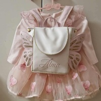 🌟 Coup de cœur du jour !
Je viens de recevoir cette magnifique photo du sac à dos crèche de la petite Alma 😍
Franchement… je la trouve tellement sublime que je me devais de la partager avec vous 💖
Un immense merci à sa maman pour cette adorable photo pleine de douceur 🥰
Ce genre de retour me fait fondre à chaque fois et me rappelle pourquoi j’aime tant mon métier 💫
Et bien sûr, si vous aussi vous craquez pour ce modèle, je peux réaliser tous mes sacs en version mini, parfaits pour les tout-petits 🧸🎒
👉 N’hésitez pas à me contacter pour créer le sac à dos unique de votre enfant 💕
#maman #mamancomblée #mumtobe